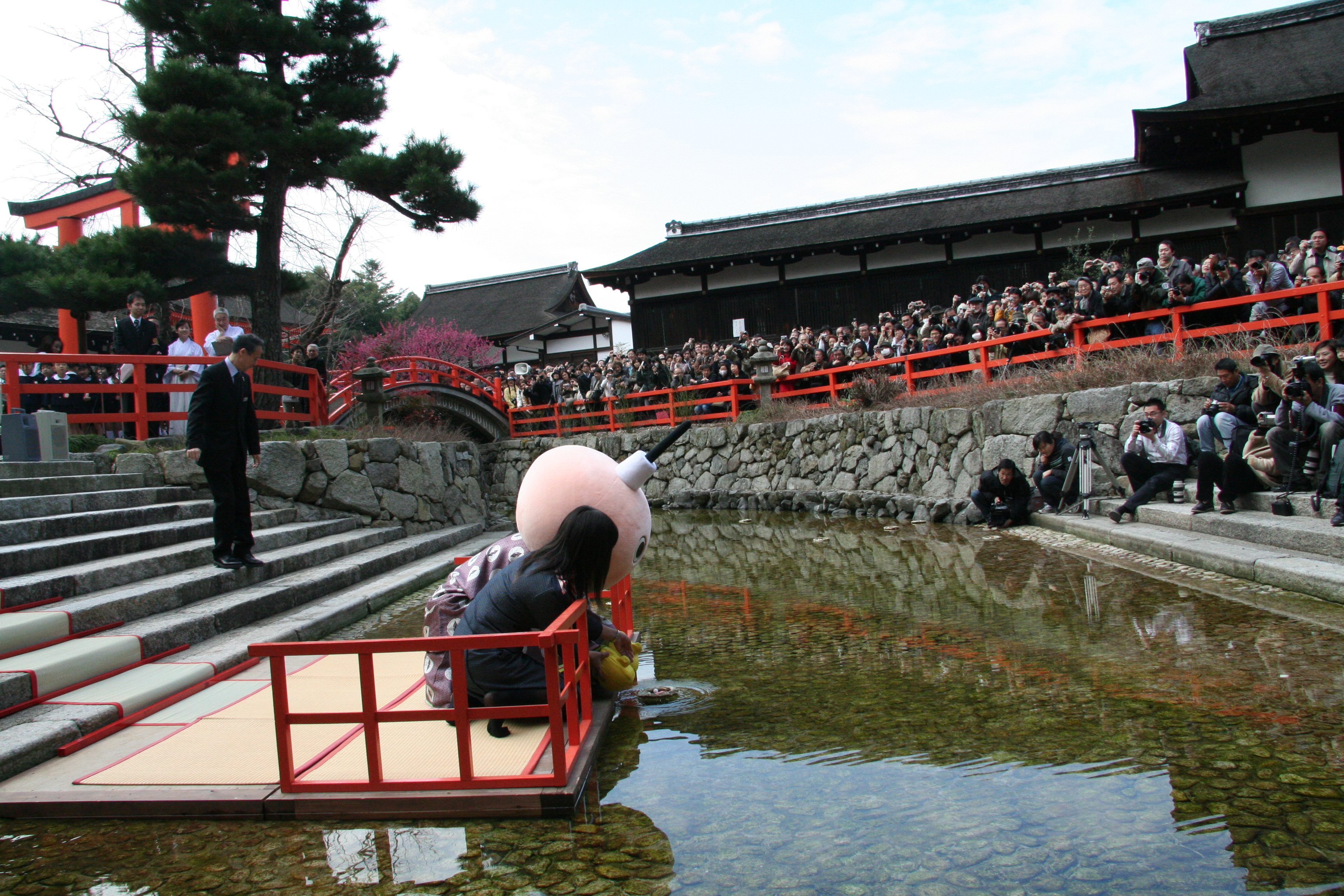 京都ブロードタワー 速報 十二単で下鴨神社へ 流しびな 初体験