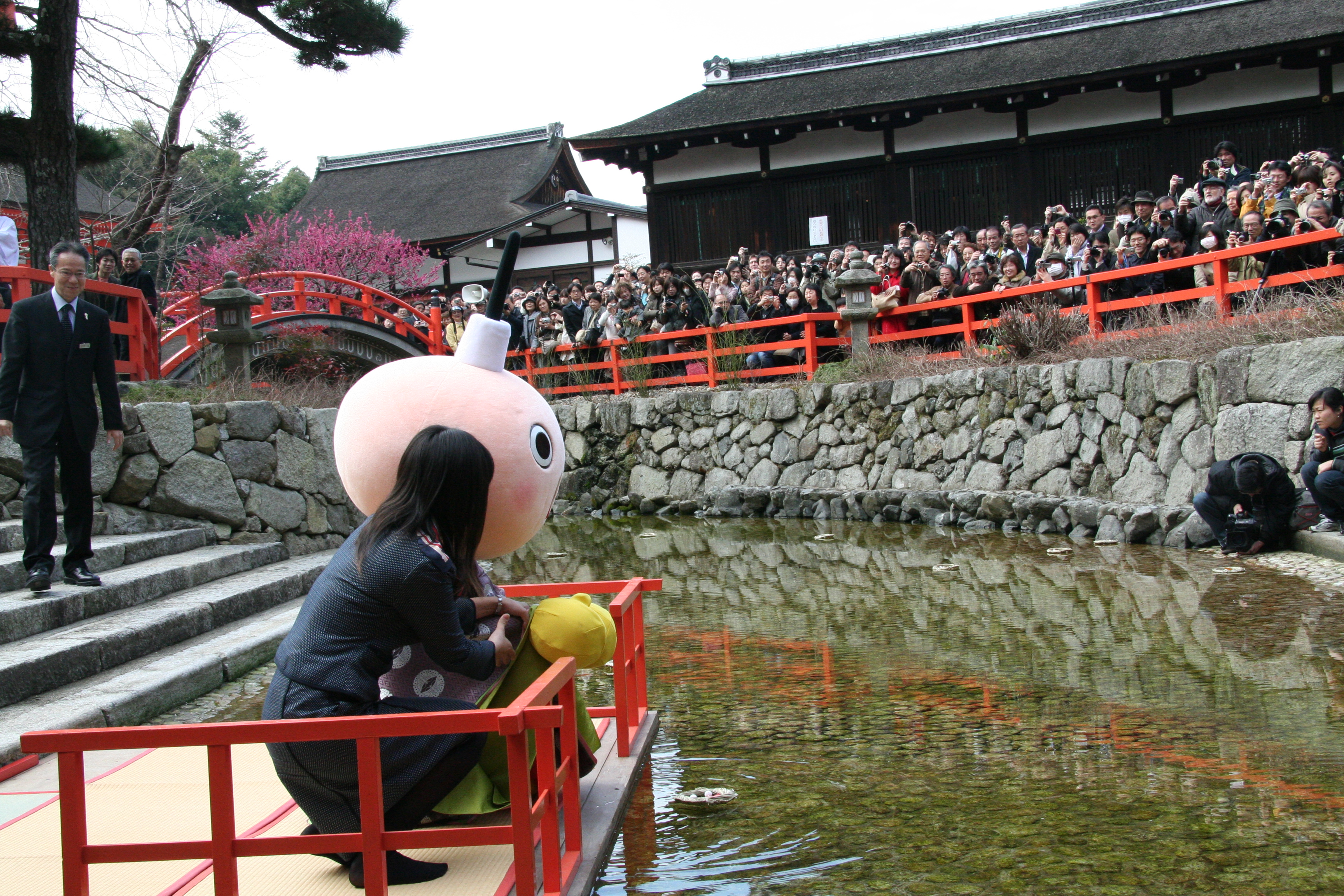 京都ブロードタワー 速報 十二単で下鴨神社へ 流しびな 初体験